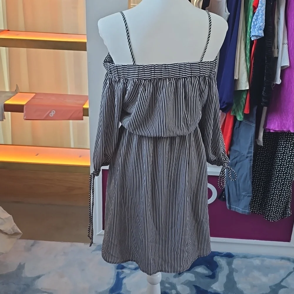 #29.Monteau Black and white stripe dress - Picture 6 of 6